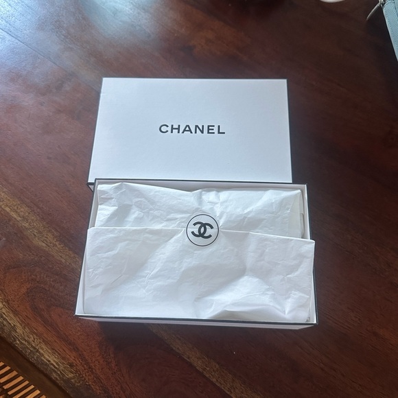 CHANEL La Crème Main Hand Cream - White and Black - Picture 2 of 5